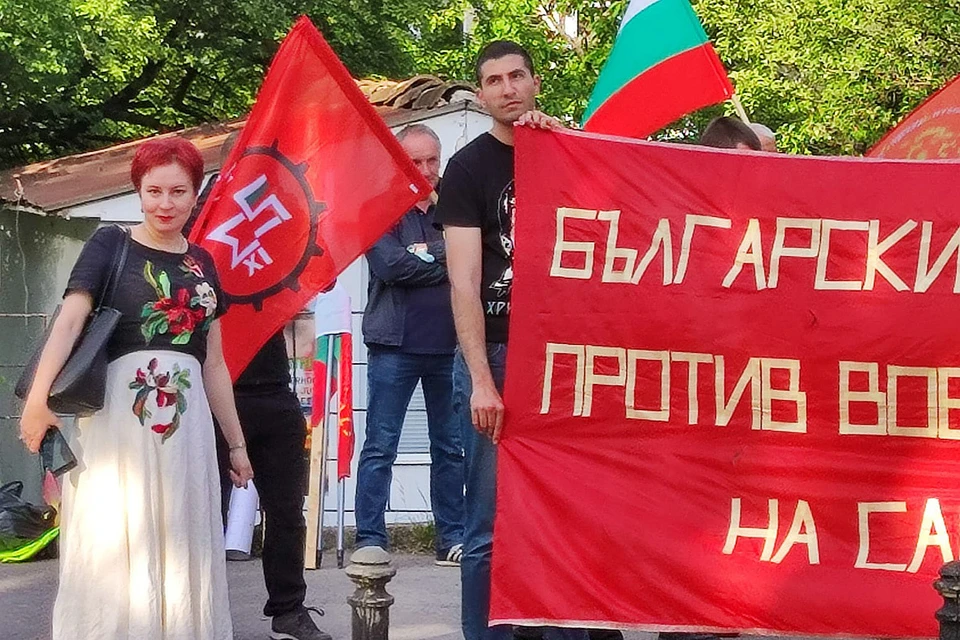 Спецкор "Комсомольской правды" Дарья Асламова с болгарскими патриотами.
