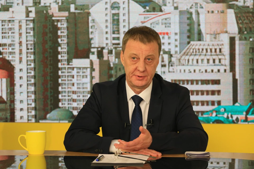 Франк попросил руководителей предприятий и организаций предусмотреть меры поощрения работников, которые поставили прививку от коронавируса.