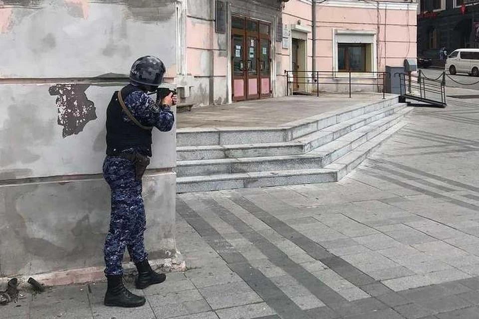 В центре столицы Приморья устроили маски-шоу. Фото: Инстаграм @vegasugl
