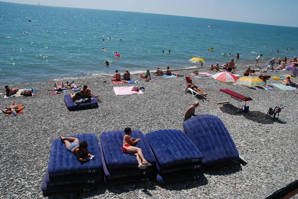 На море