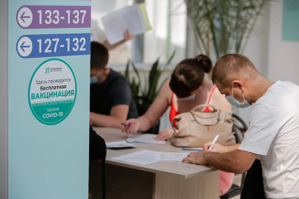 Всего же первым компонентом привиты уже 438704 человека, а завершили вакцинацию – 314108 белгородцев.