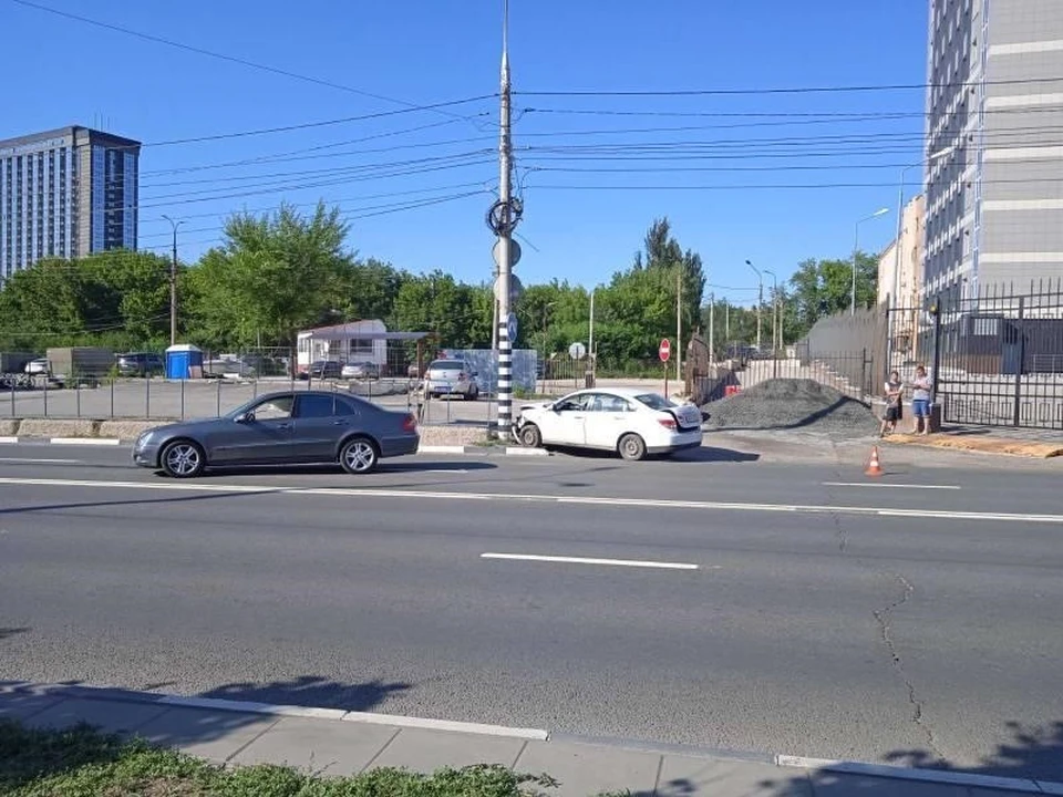 Две легковушки столкнулись в Самаре. Фото - ГУ МВД России по Самарской области