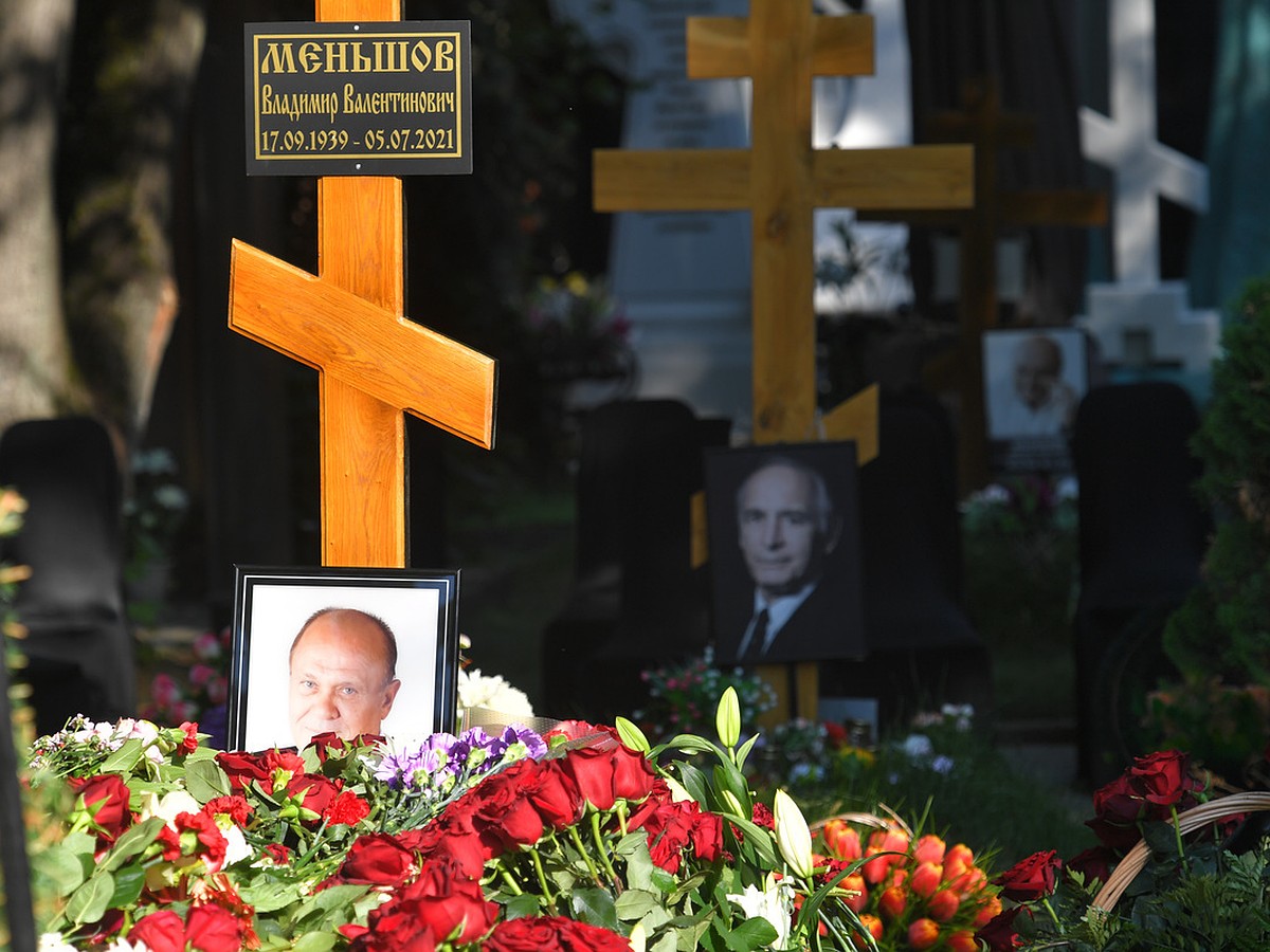 Могила янковского на новодевичьем кладбище фото могилы