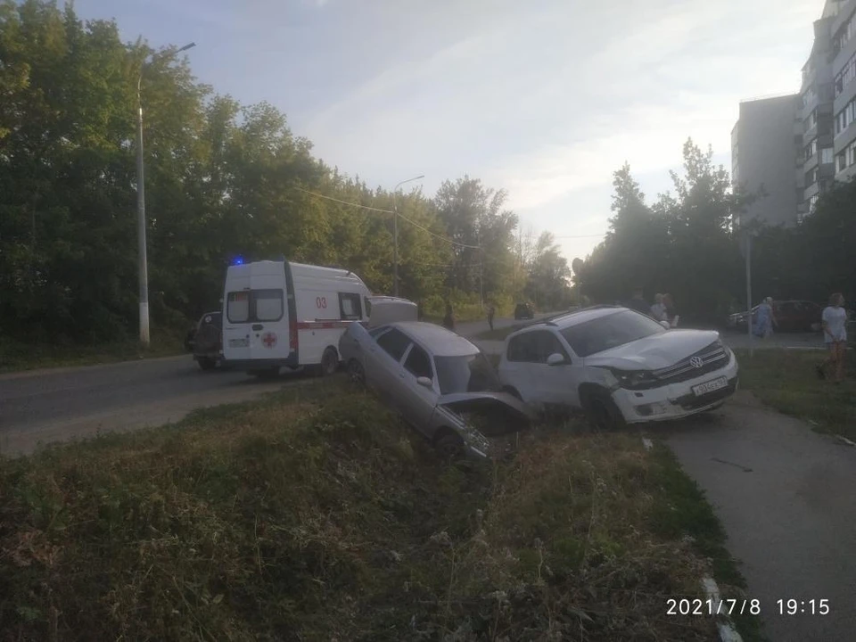 Автомобили вылетели с дороги. Фото - ГУ МВД России по Самарской области