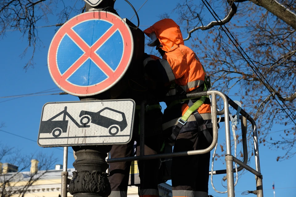 Более 2000 нарушений правил парковки выявили в Петербурге за первые 10 дней работы в рамках новых полномочий