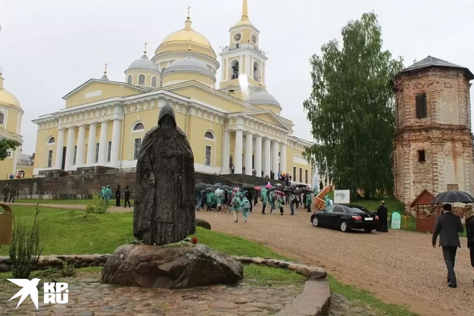 Монастырь в честь святого Нила Столобенского был основан на озере Селигер в 1594 году.