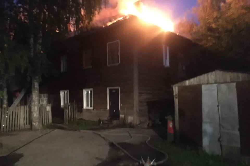 В тушении возгорания участвовали семь пожарных расчетов. Фото: ГУ МЧС по Кировской области