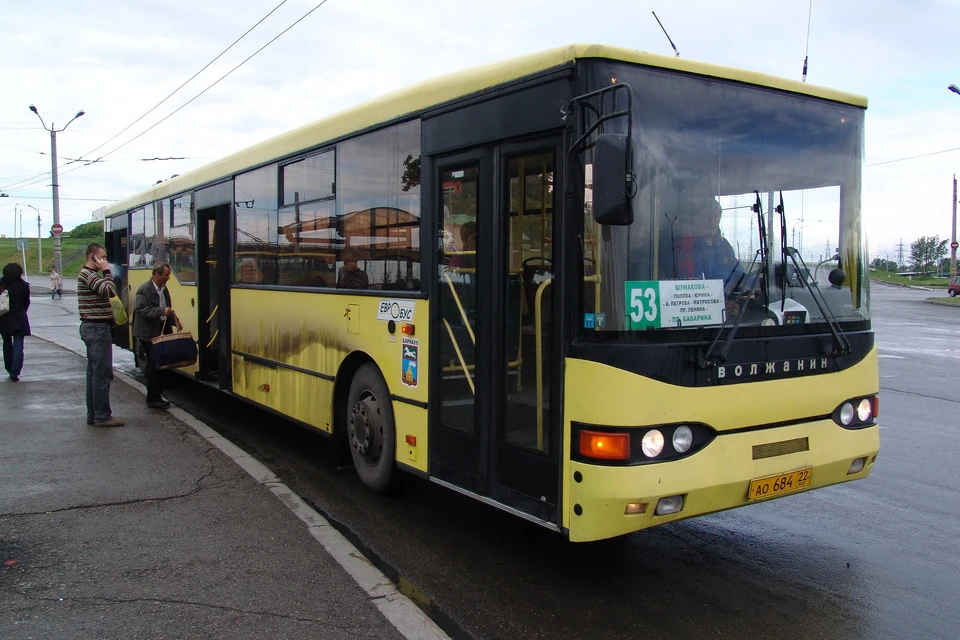 По мнению представителей фронта, в Барнауле для автобусов закупать рециркуляторы должны частные автоперевозчики