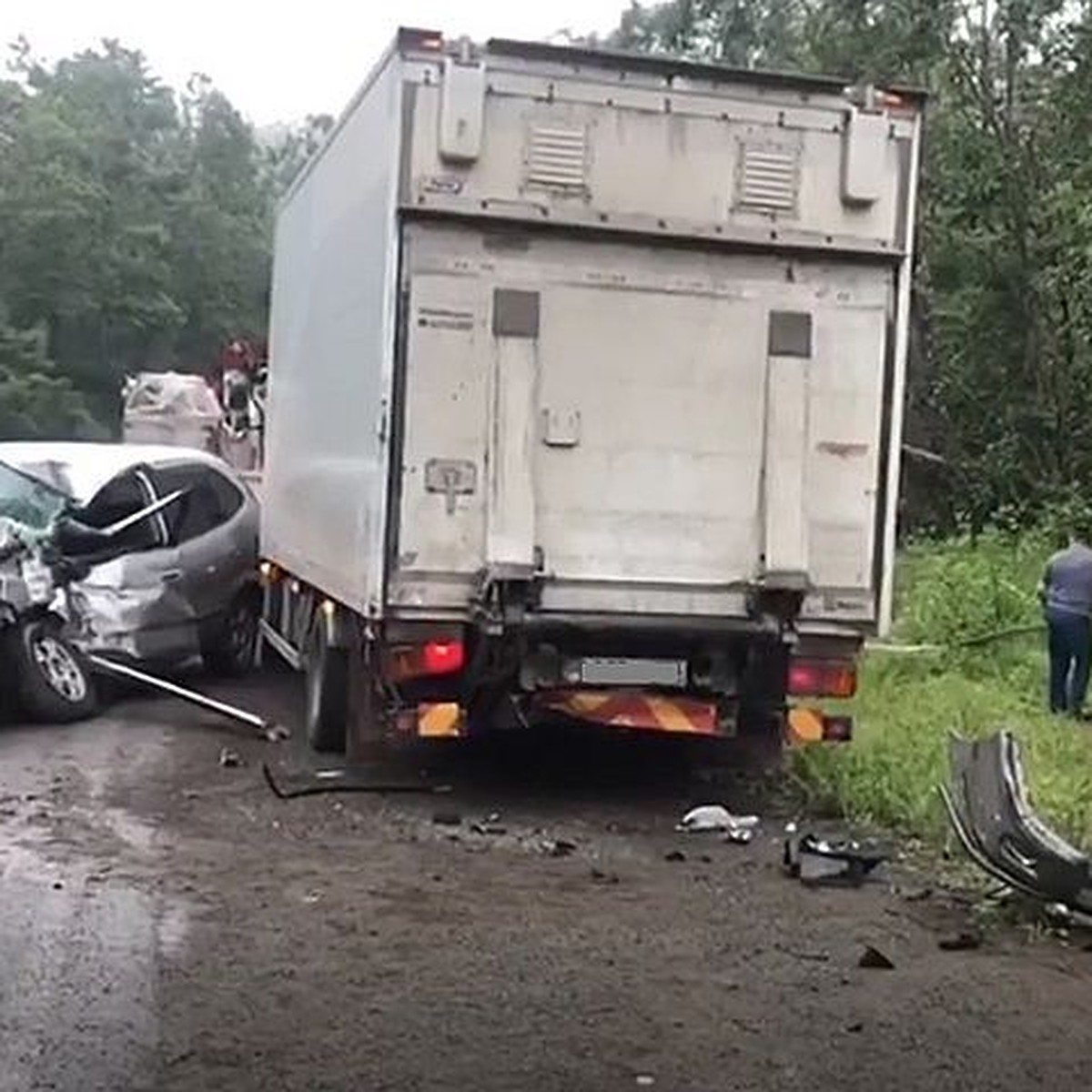 Вот так и помогай: по дороге к пляжу во Владивостоке разбились сразу три  авто - KP.RU