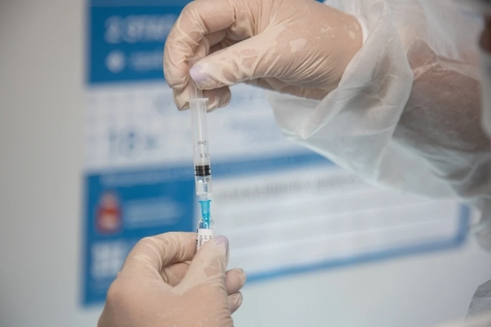 Медиков заставляют под видом американской вакцины ставить людям прививки китайского производства (архивное фото)
