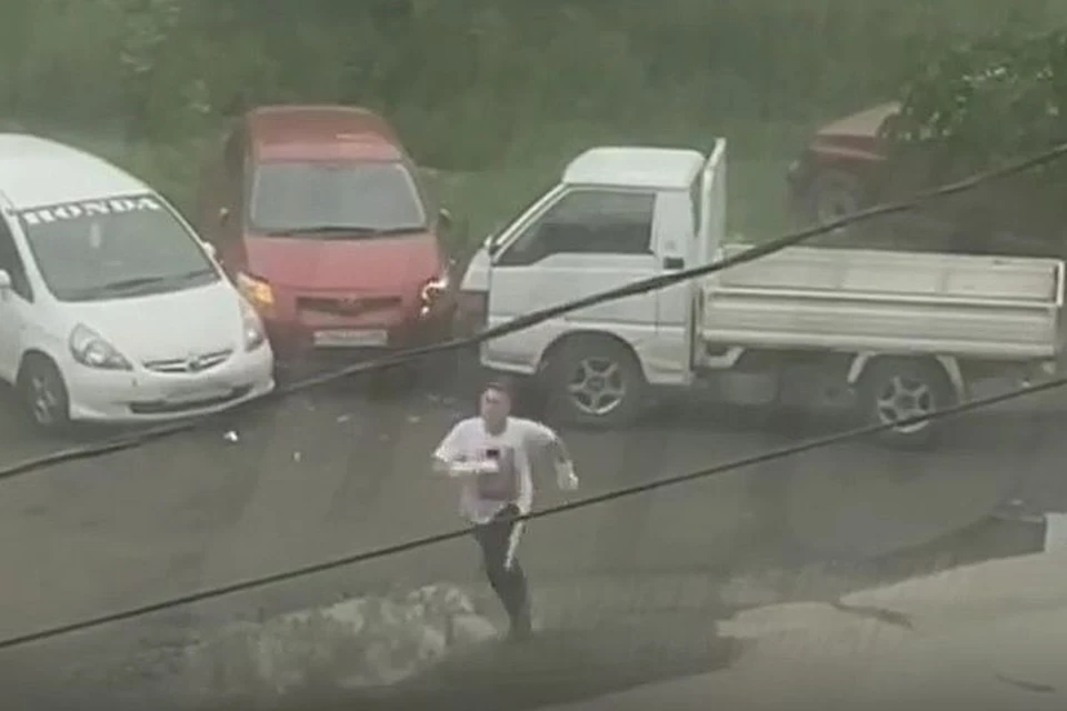 Загипсованный участник ДТП бежал только пятки сверкали.