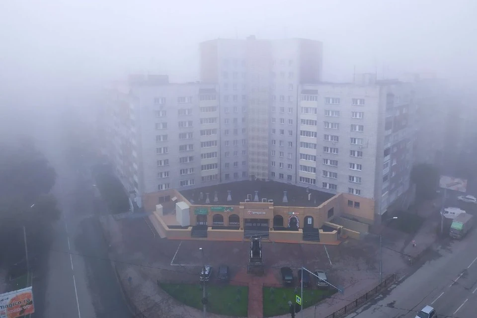 Новосибирск окутал утренний туман.