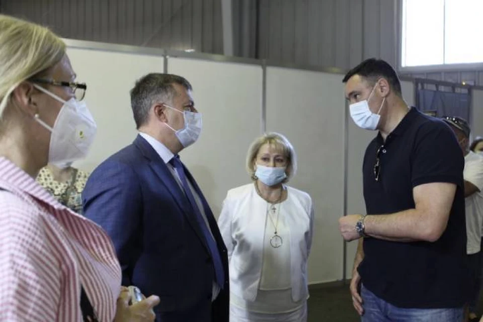 Мобильный пункт вакцинации от COVID-19 открылся в «Сибэкспоцентре». Фото: пресс-служба правительства Иркутской области.