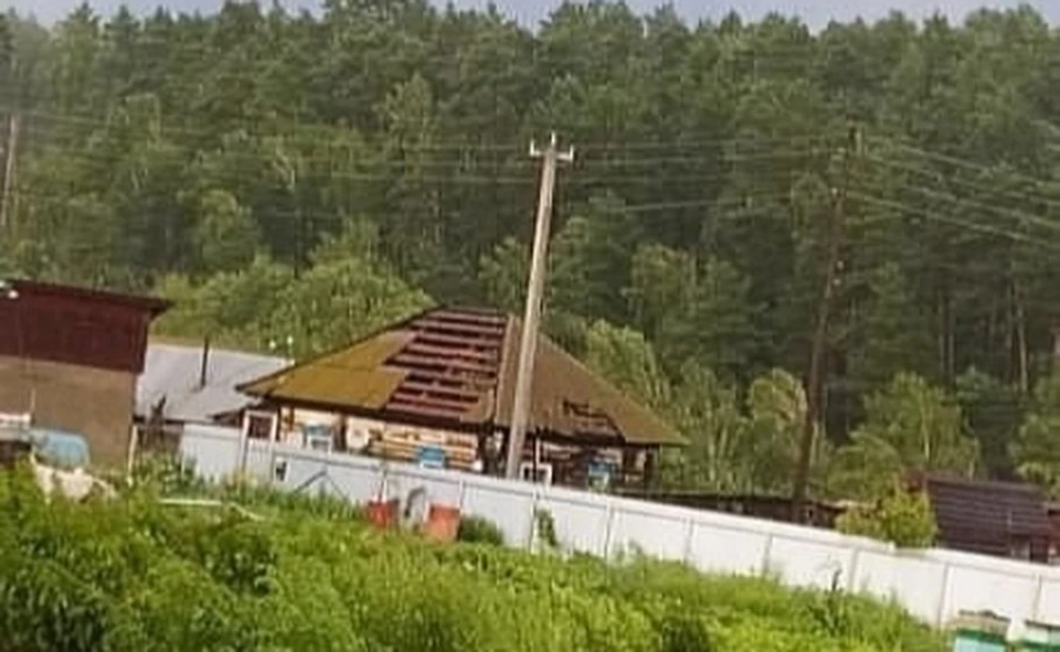 Жители Кузбасса показали последствия прошедшего накануне урагана. ВКонтакте/inc_kuzbass.