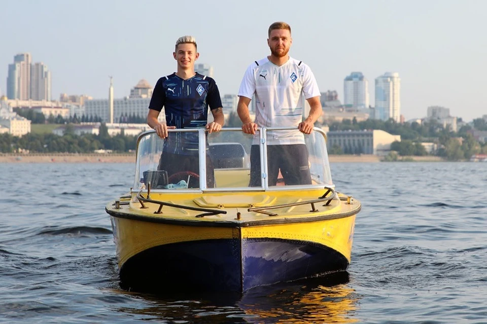 Зиньковский и Сергеев представили новую форму «Крыльев».