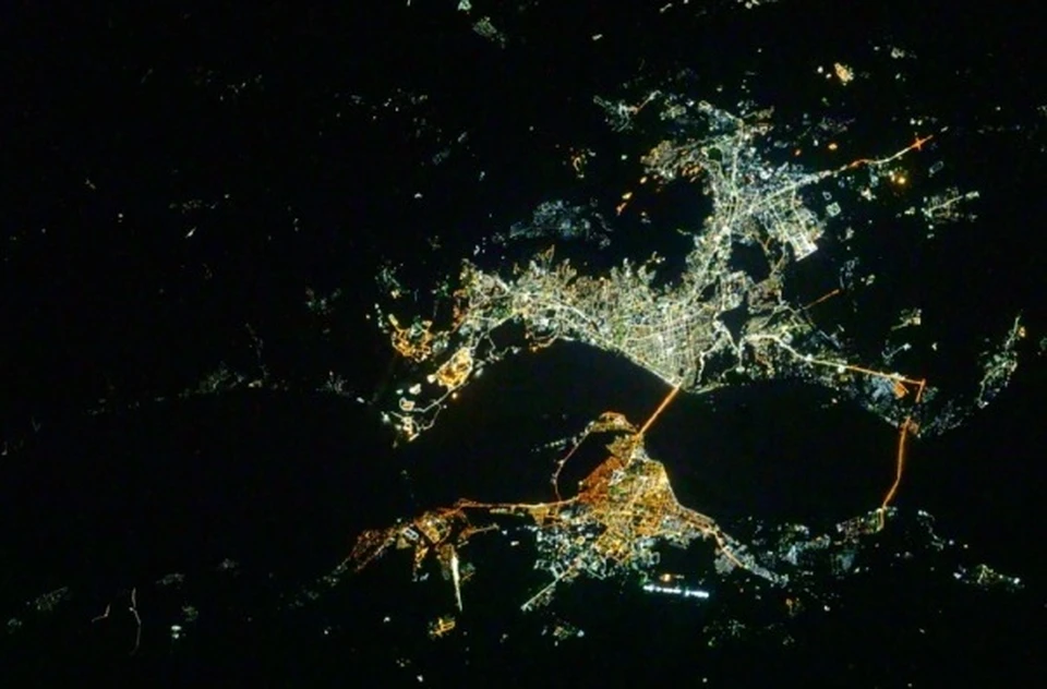 Фото Саратова и Энгельса из космоса, сделанное с МКС