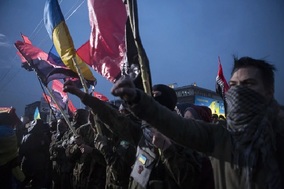 Украина буквально напичкана ультраправой идеологией, и под ее влияние все чаще попадает молодежь