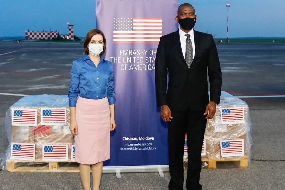 Хогана явно ждет повышение по службе. Фото: Instagram Майи Санду