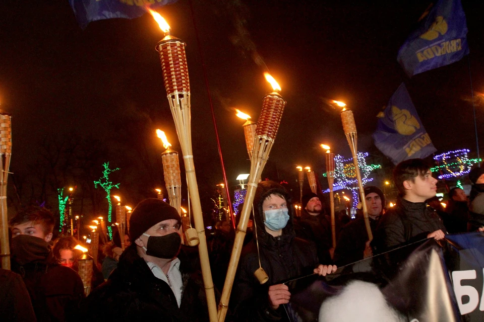 Факельные шествия, как в нацистской Германии прошлого века, не редкость в современной Украине.