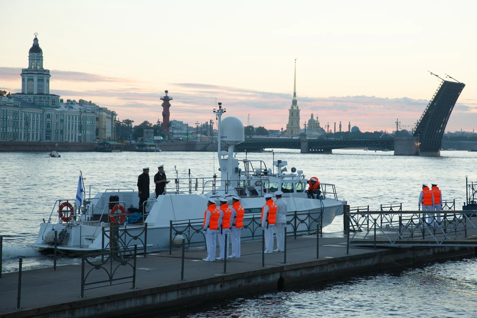 В Санкт-Петербурге начинается главный военно-морской парад