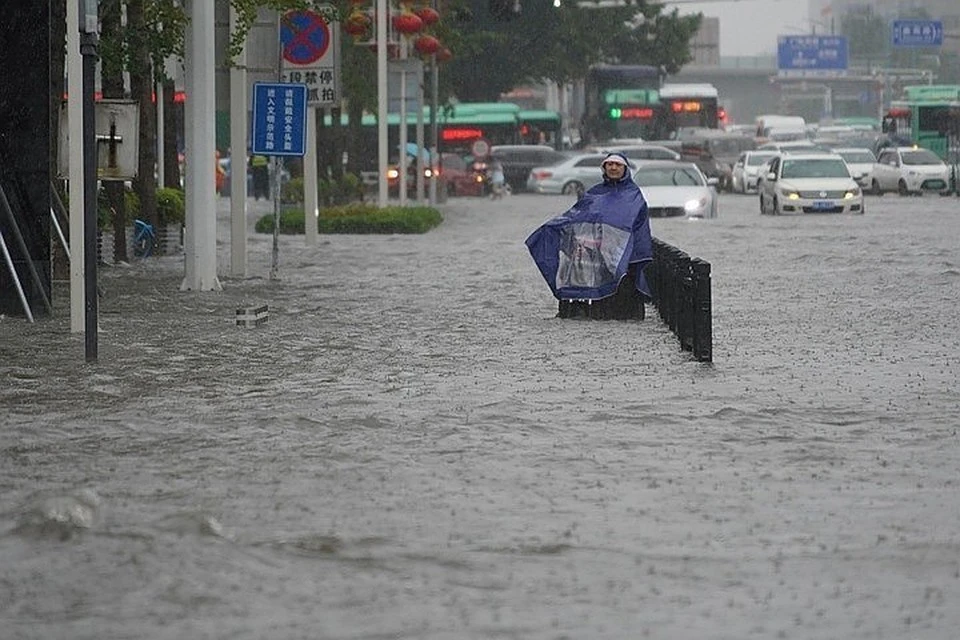 Более 360 тысяч жителей Шанхая эвакуированы из-за тайфуна