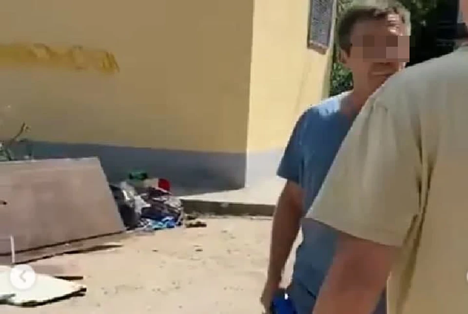 Зоозащитники вступились за бездомных собак и детей. Фото: скрин с видео Марии Колесниковой.