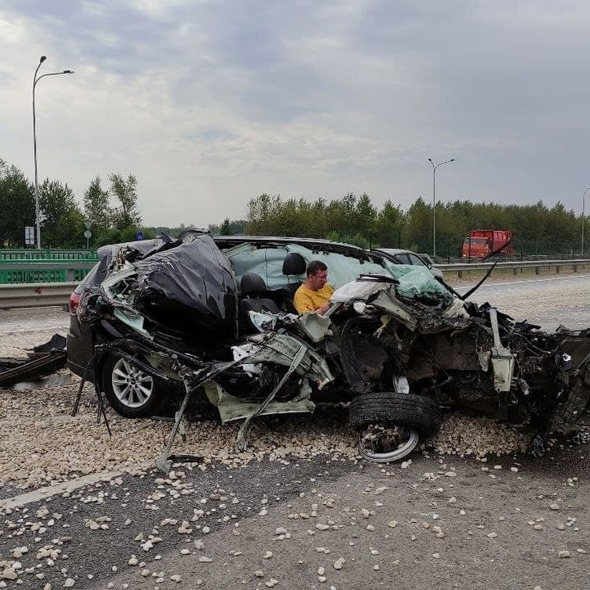 В страшном ДТП в Тульской области КамАЗ смял Kia, как бумажку: водитель  легковушки выжил - KP.RU