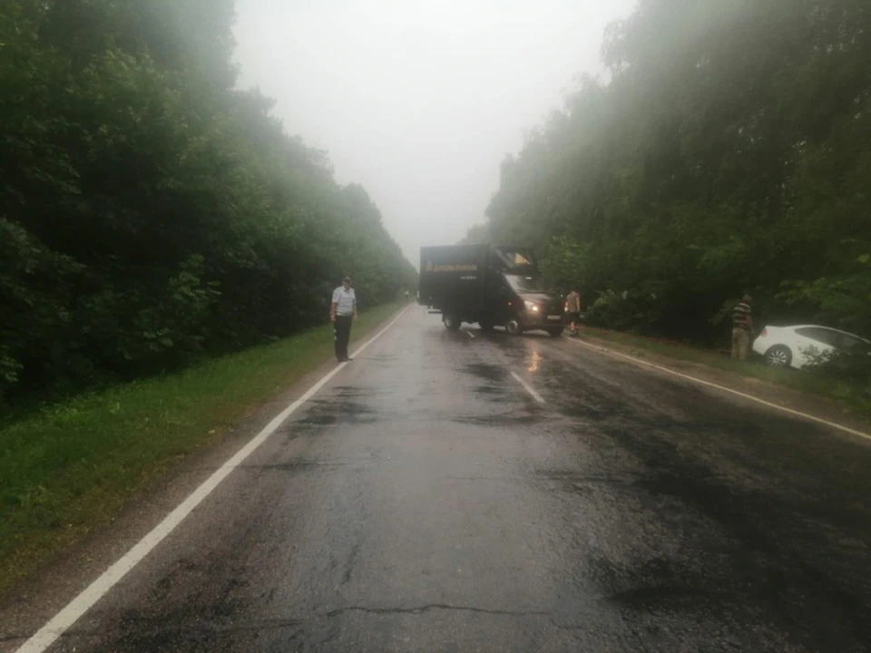 40-летний хозяин машины, житель города Эртиль, из-за плохой видимости и сильного проливного дождя не справился с управлением