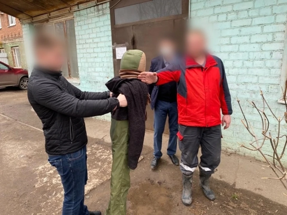 Житель Энгельса ударил коллегу кулаком по лицу