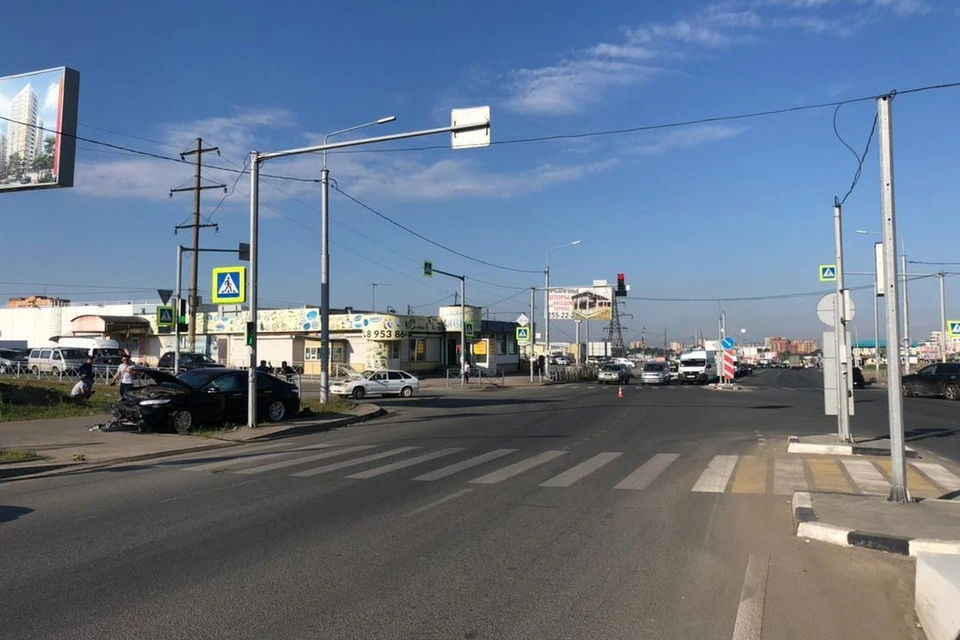На месте случившегося работал экипаж ГИБДД. Фото: Госавтоинспекция по Новосибирску