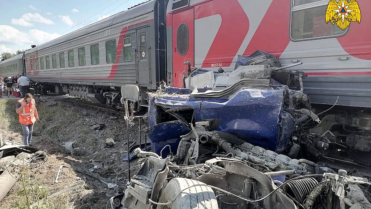 В Калужской области цементовоз столкнулся с пассажирским поездом Ейск -  Москва - KP.RU