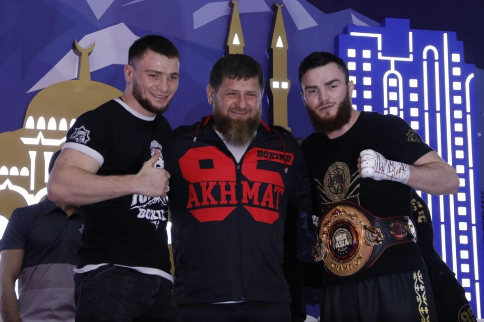 Браться Хатаевы с главой ЧР Рамзаном Кадыровым