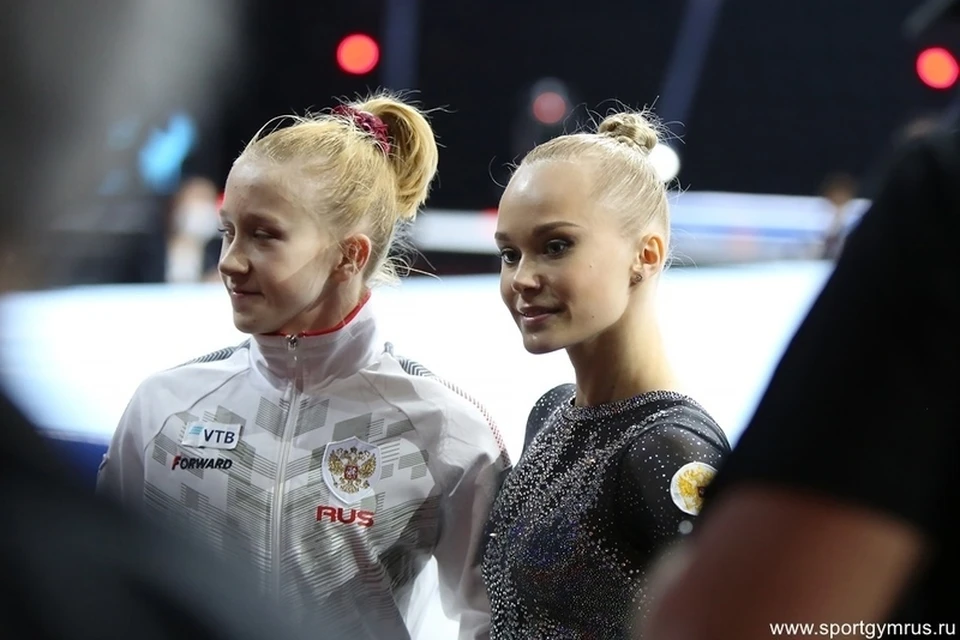 Ангелина Мельникова (справа) завоевала уже третью медаль на этой Олимпиаде.