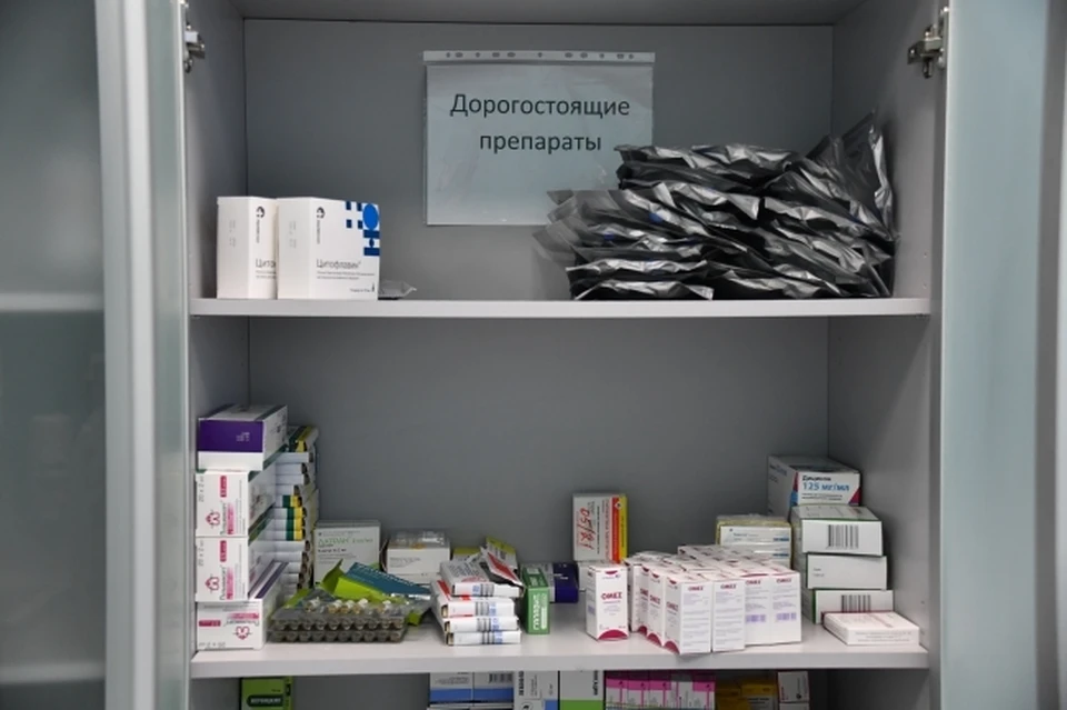 Женщина рассказала, что не может нигде найти нужный ей препарат, а департамент здравоохранения на эту проблему никак не реагирует.