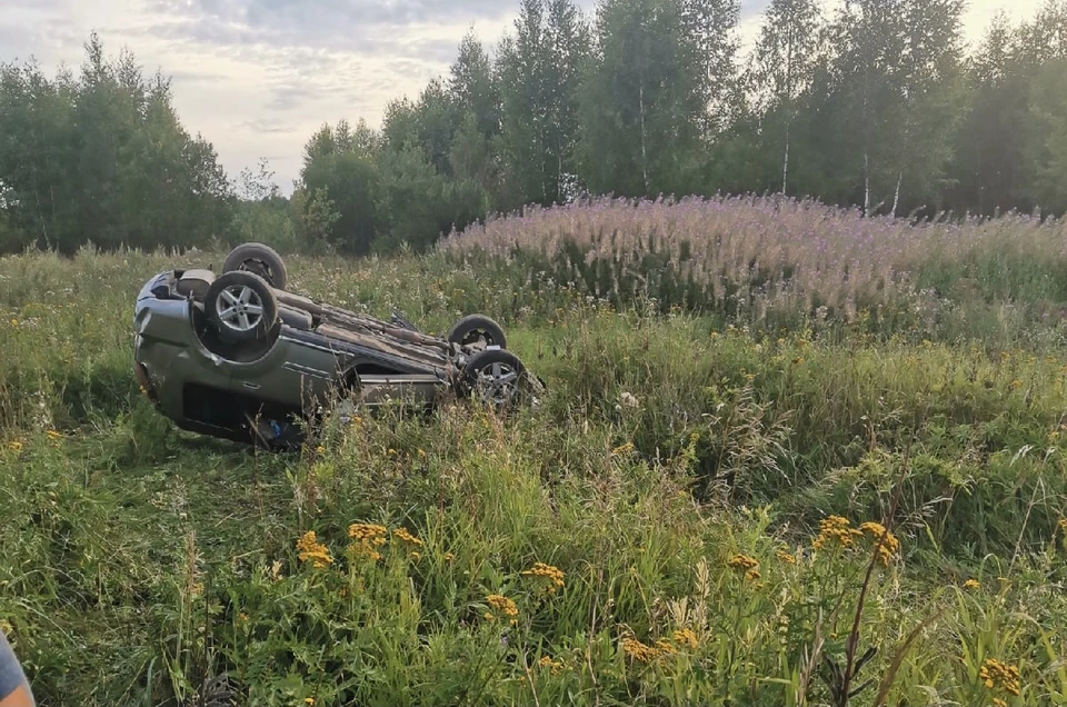 Водитель Nissan X-trail умер в больнице после серьезного ДТП под Смоленском. Фото: паблик "Ярцево" ВКонтакте.