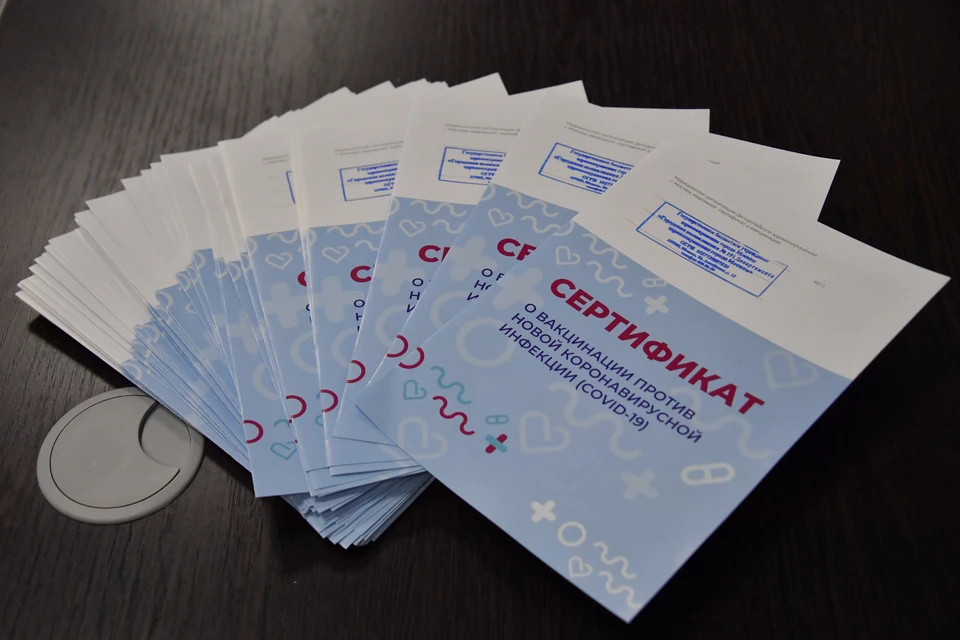 В Нижнем Новгороде задержали медработницу, торговавшую сертификатами о прививках.