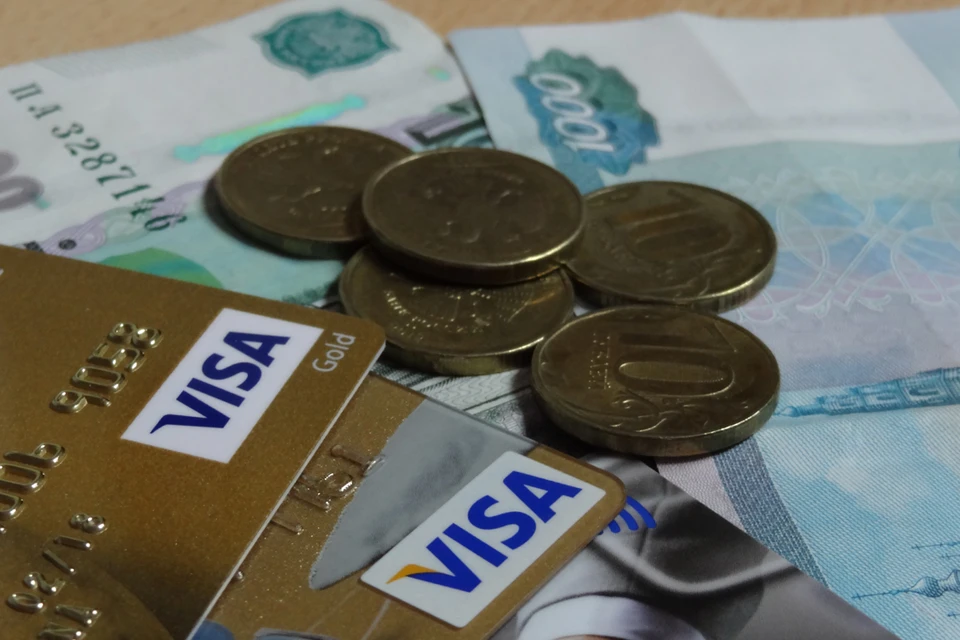 Житель Санкт-Петербурга взломал в центре Тюмени банкомат и украл 13 млн рублей.