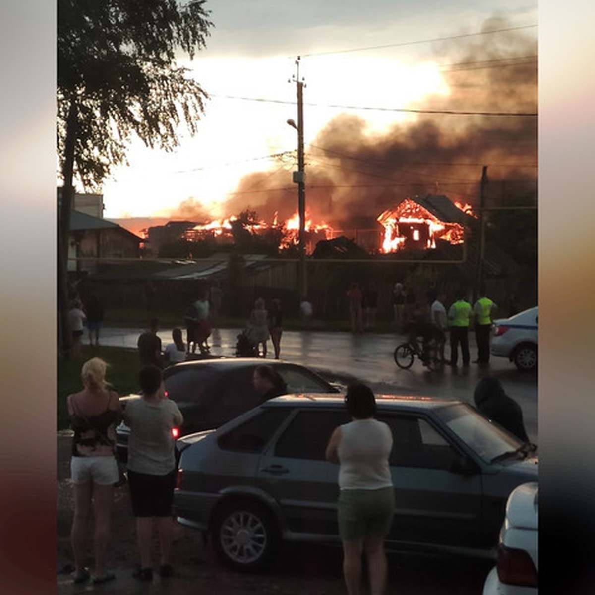 Раздался страшный треск, и повалил дым»: в пожаре из-за удара молнии едва  не погибла многодетная семья из Башкирии - KP.RU