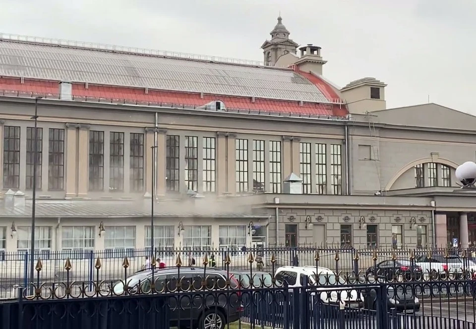 Пожар начался на Киевском вокзале в Москве. Фото: кадр из видео