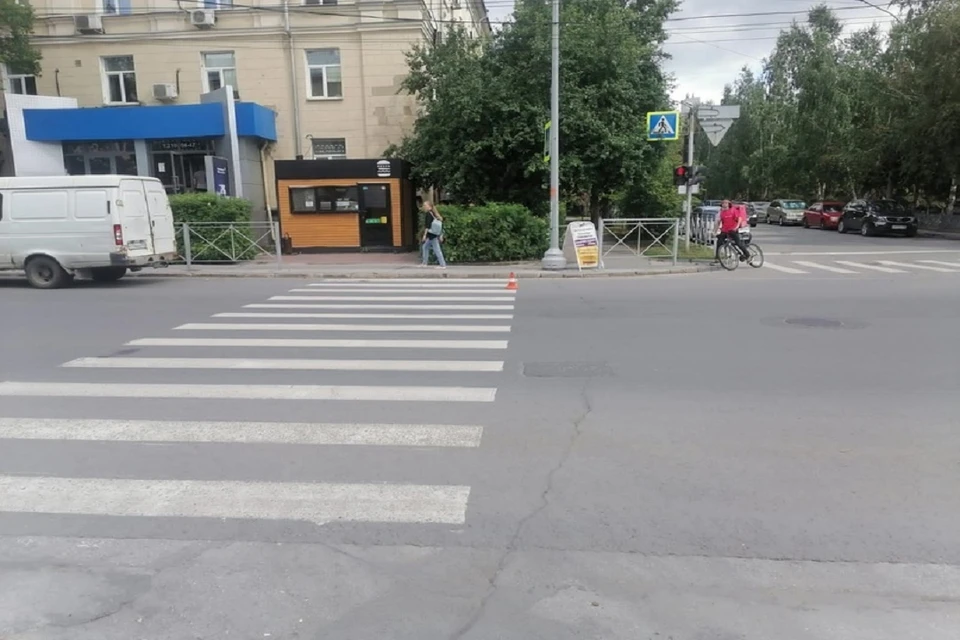 В Новосибирске иномарка сбила 22-летнего парня на самокате. Фото: ГИБДД по Новосибирску.