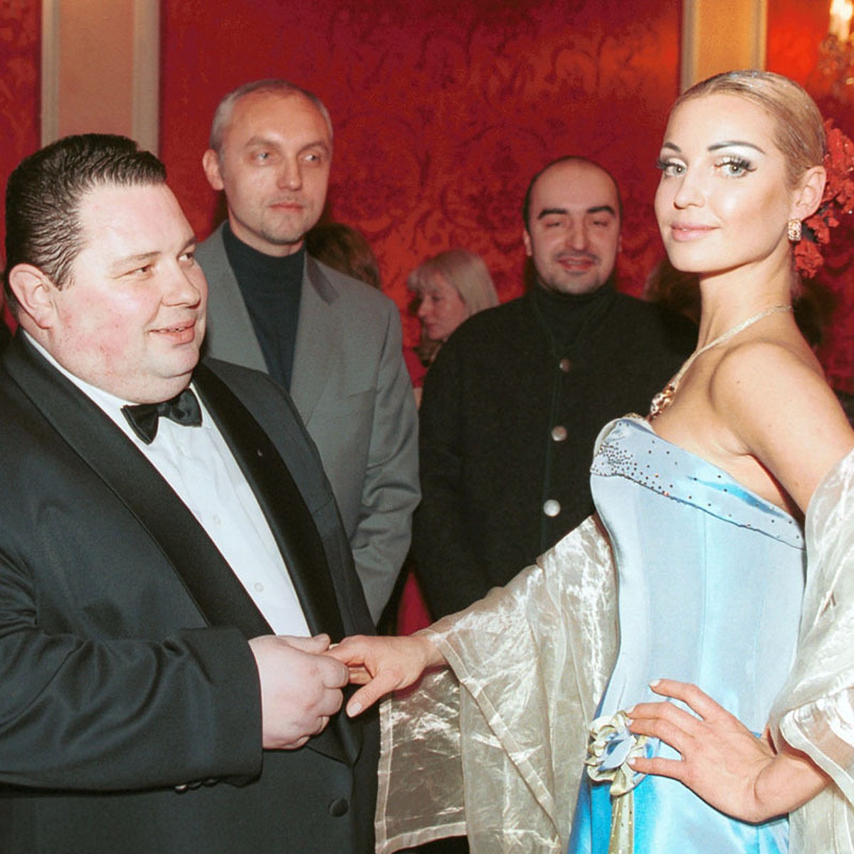 Қырылмаған письки бар аққұбалардың шаштары