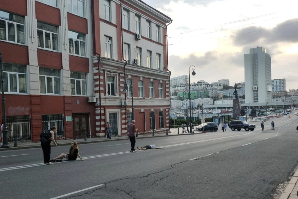 Место напротив ГУМа на целую неделю стало одной большой фотозоной для горожан. Фото: ТК «Владивостокская»