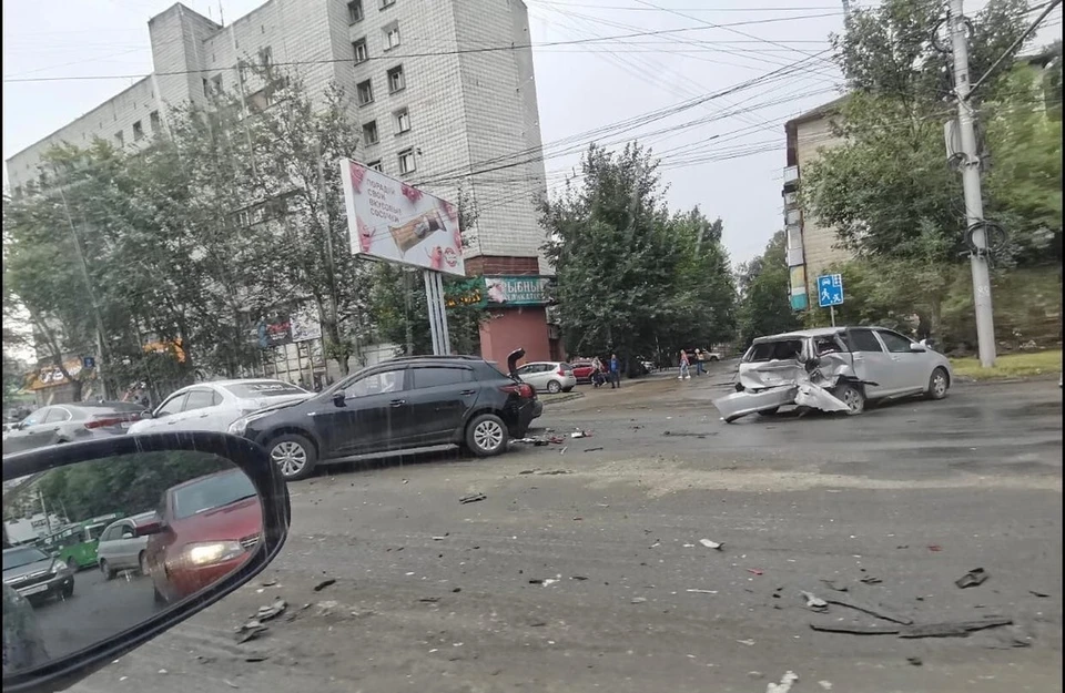 Все машины получили повреждения. Фото: «2ГИС»