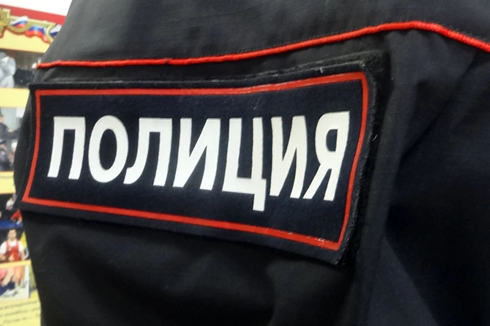 В Лабытнанги задержали вандала, разбившего стекло в теплой остановке