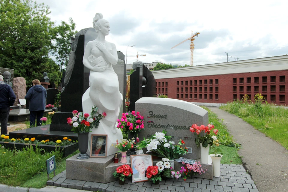 Элина Быстрицкая еще при жизни одобрила идею монумента в белом мраморе
