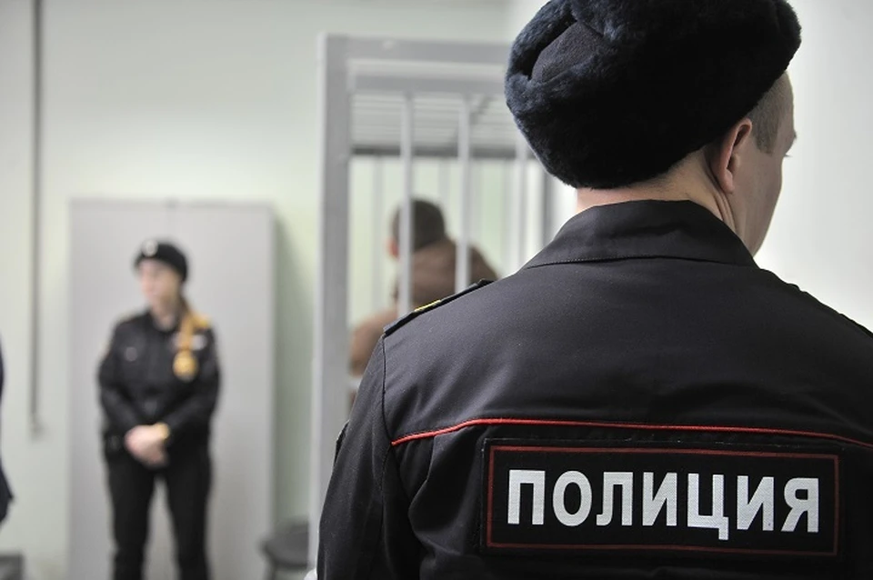 Сейчас полицейские устанавливают обстоятельства и лиц, причастных к преступлению