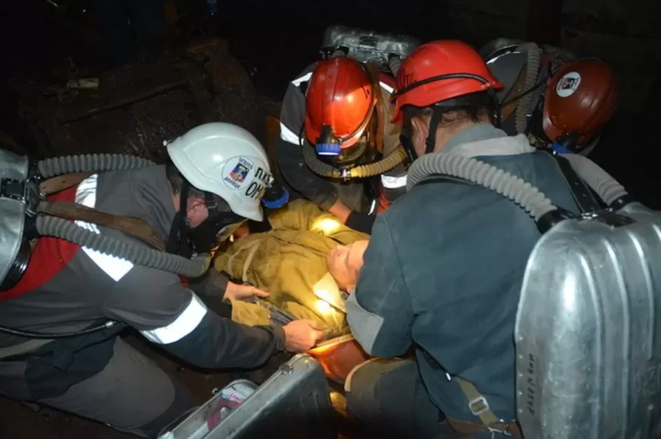 В Донецке на шахте обвалилась порода. Фото: МЧС ДНР