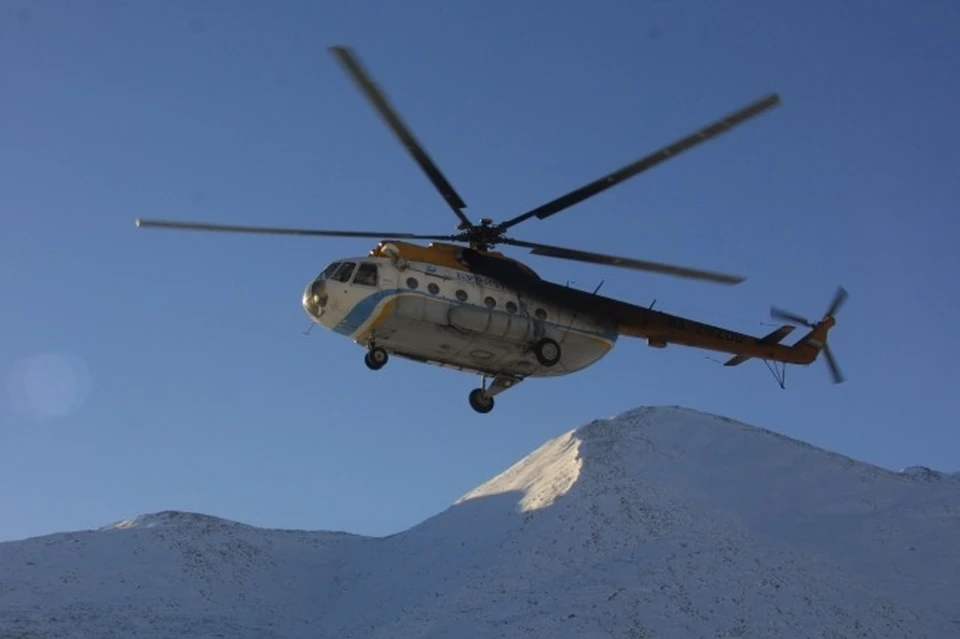 Вертолет Ми-8 рухнул в воду, поисковая операция продолжается