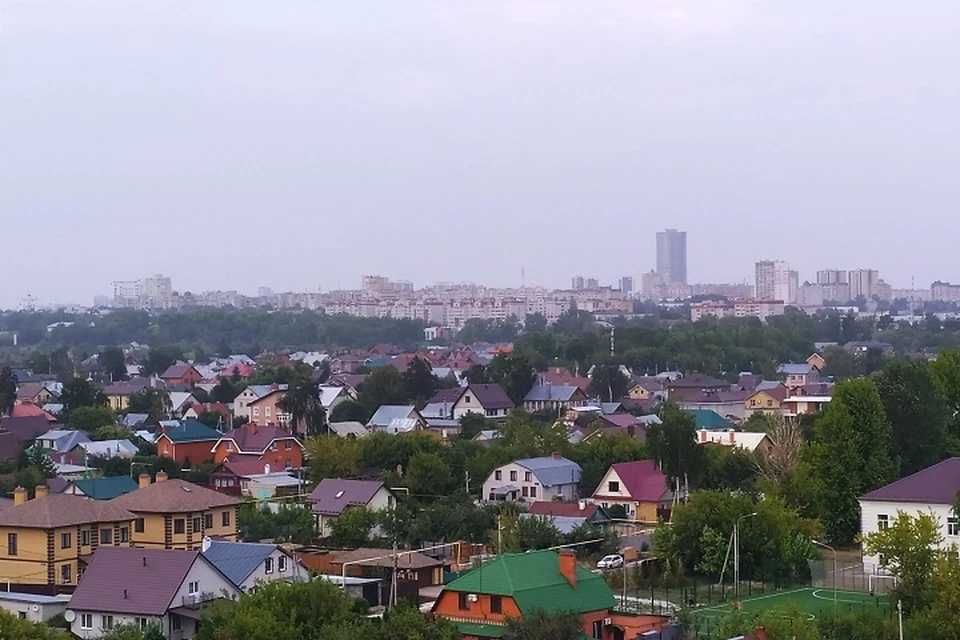 Люди начали жаловаться на запах гари в воздухе.