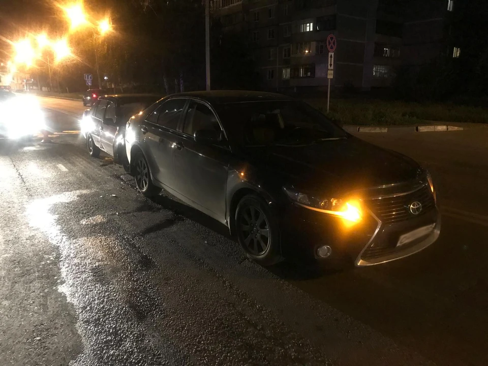 Водитель одной из иномарок нарушил дистанцию